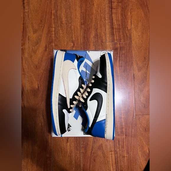 Air Jordan 1 Retro Low x Fragment Design x Travis Scott - Picture 2 of 8